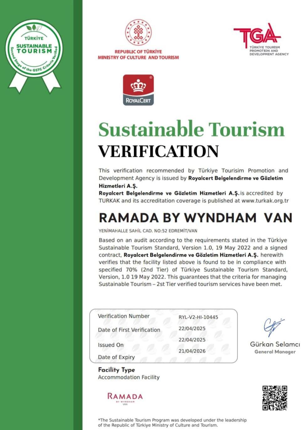 Ramada By Wyndham Van Kültér fotó